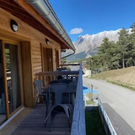 Appartement De Charme Dans Residence Avec Piscine La Joue Du Loup Le Devoluy Exterior photo